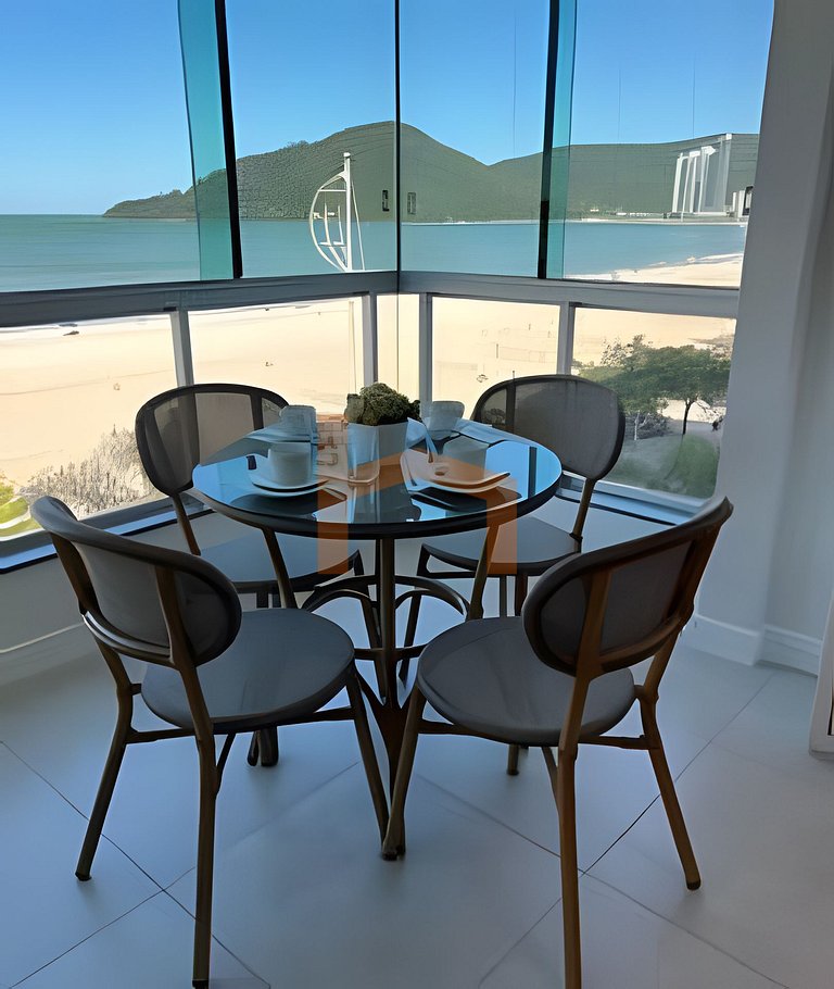 Apartamento de Frente para o Mar – Av. Atlântica